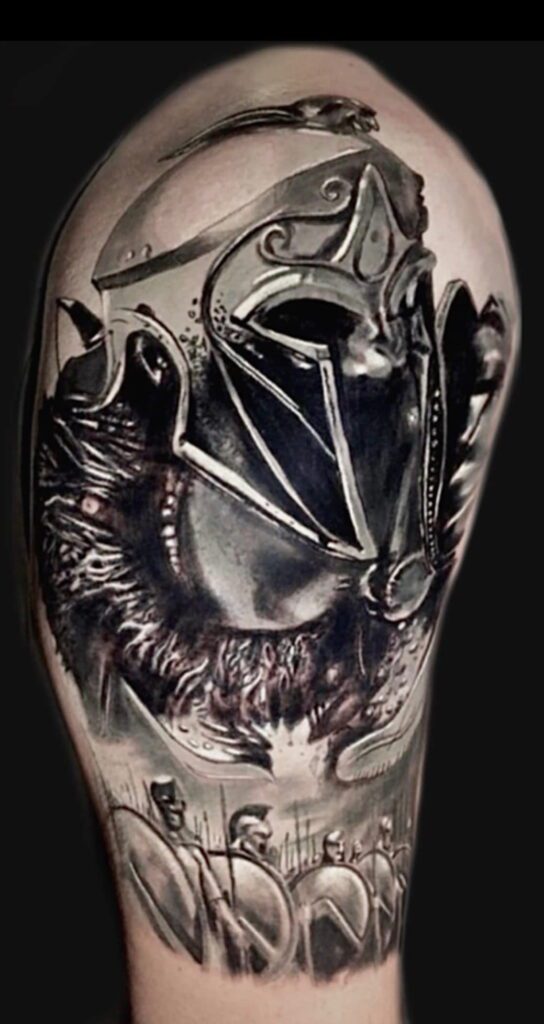 Fekete-fehér vizes satír (graywash) és szürke monokróm tetoválások különbsége, illusztráció Profundus Tattoo Baján, Friedrich László